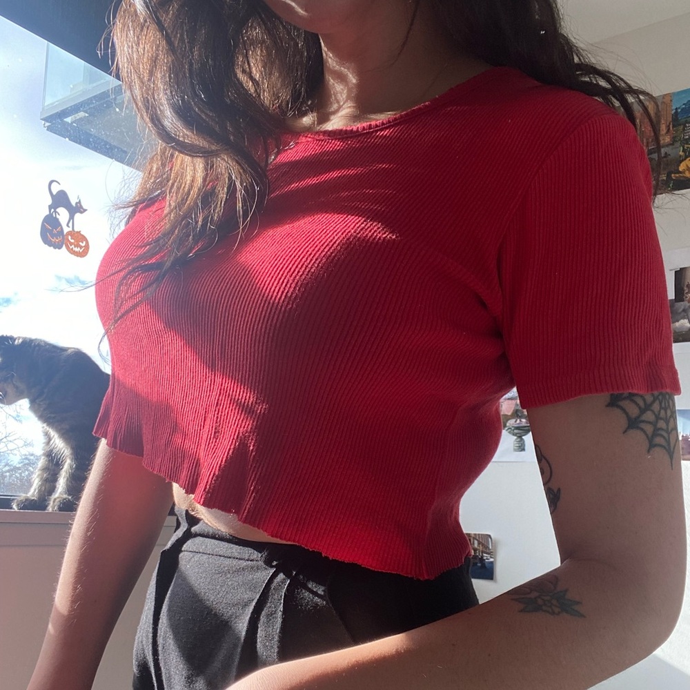 Red crop top - Picture 2 of 7
